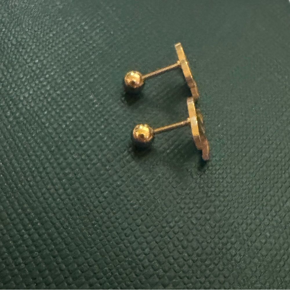 CC tiny studs - Picture 5 of 5